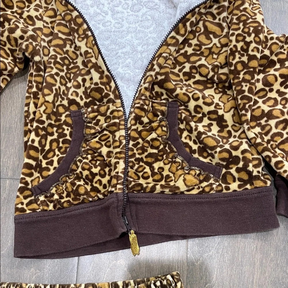 Leopard Print 5T but fits mostly 2t/3t Girl Matching Set